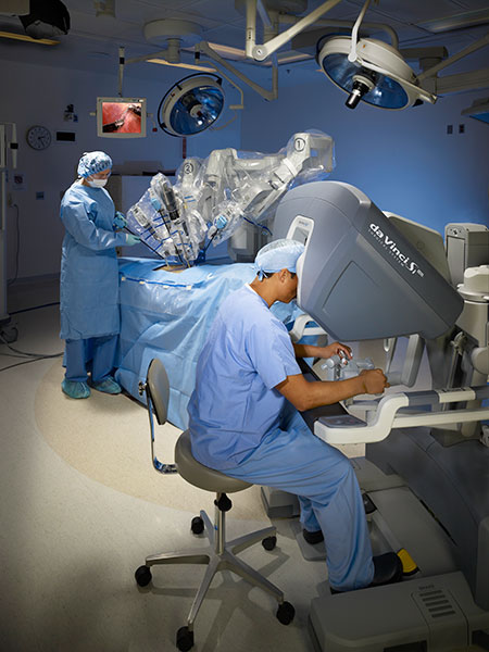 Computerassistierte Chirurgiesysteme sollen präzise, minimalinvasive Eingriffe ermöglichen. Auch beim Prostatakarzinom werden sie bereits eingesetzt.