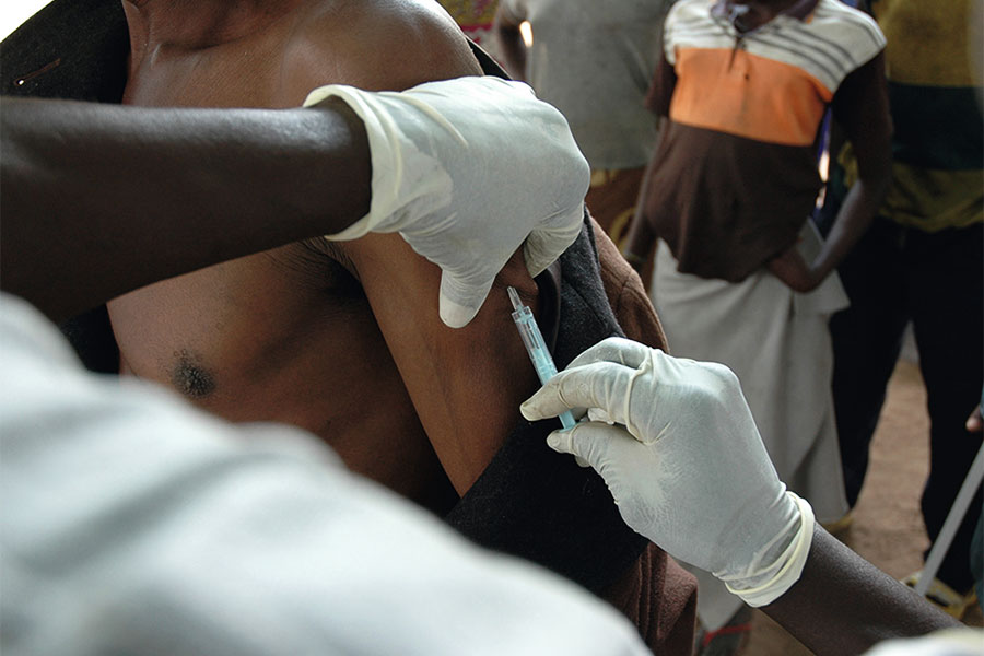 Eine Impfung gegen Ebola könnte die Bevölkerung in Westafrika dauerhaft vor der tödlichen Epidemie schützen.