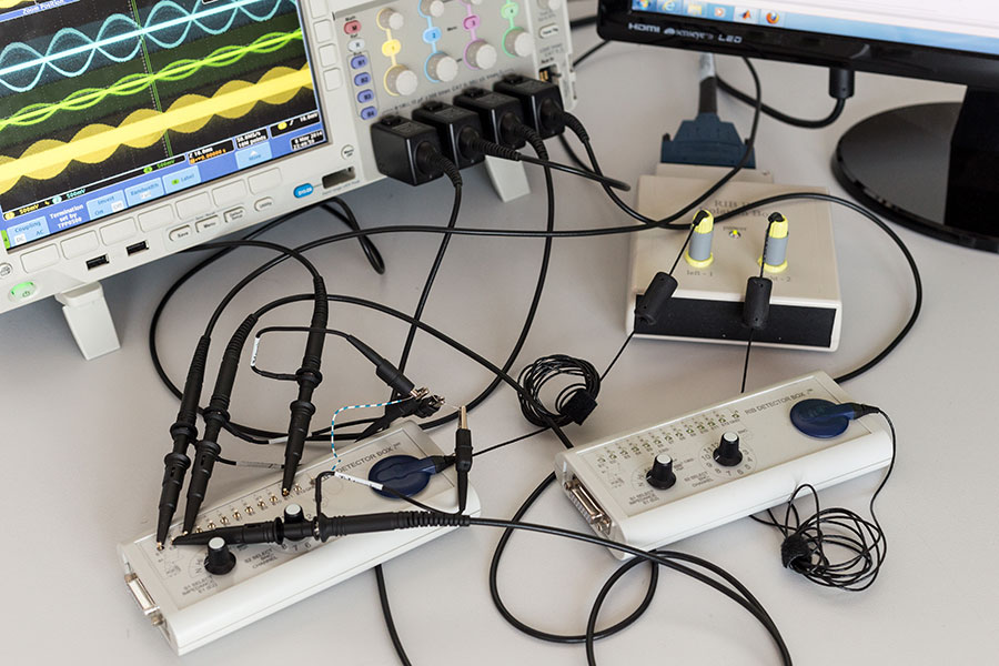 Über ein Forschungsinterface können dem Patienten nahezu beliebige elektrische Pulsfolgen für die Erprobung neuer Stimulationsalgorithmen in Hörversuchen dargeboten werden.