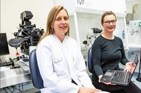Foto von Professorin Dr. Frauke von Versen-Höynck und Dr. Yvonne Ziert 