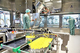 Ein Forschungskonsortium unter Federführung der IDT Biologika GmbH aus Dessau wurde mit der Entwicklung eines Impfstoffs gegen MERS betraut.
