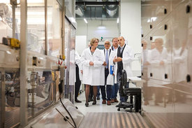 Bundesforschungsministerin Anja Karliczek besucht die Labore des DZNE in Bonn