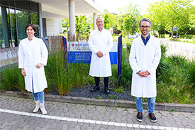 Prof. Dr. Cornelius Knabbe (Mitte), PD Dr. rer. nat. Tanja Vollmer und Dr. rer. nat. Bastian Fischer, Institut für Laboratoriums- und Transfusionsmedizin am HDZ NRW, Bad Oeynhausen