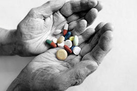 Besonders ältere Menschen müssen viele Medikamente einnehmen. Aber ist das unbedingt immer nötig?